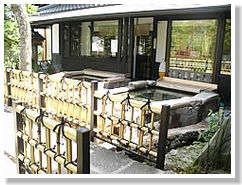 湯布院、やわらぎの郷の足湯写真